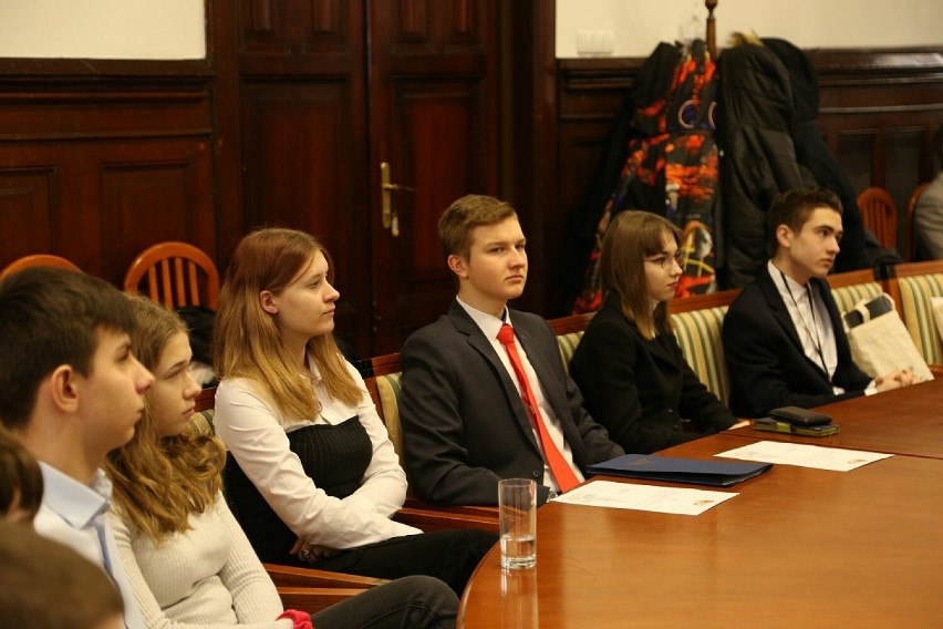 Sesja V Kadencji Młodzieżowej Rady Miasta Lęborka. Ruszył nabór na opiekuna MRM