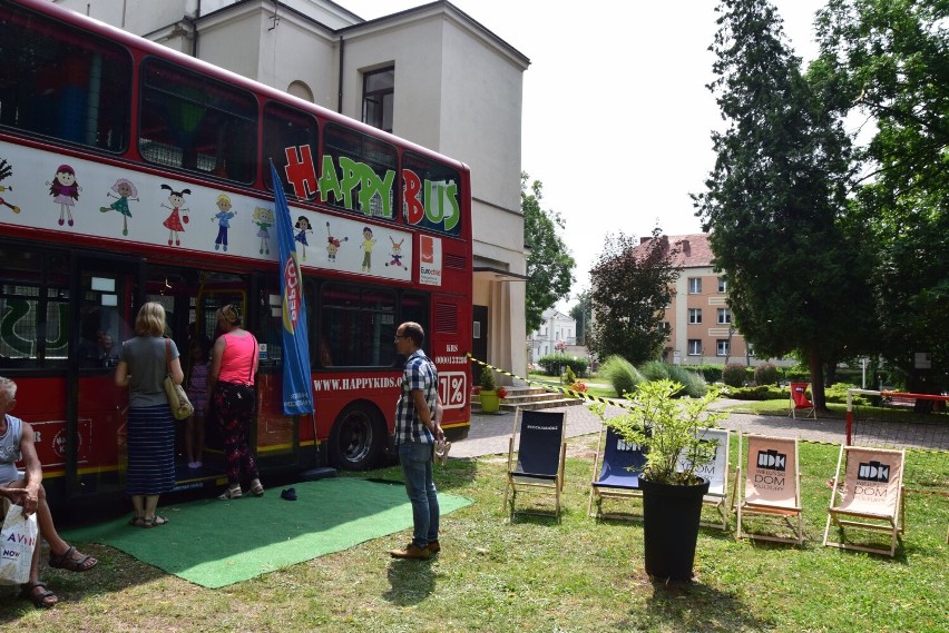 Happy Bus w Wieluniu. Bezpłatne atrakcje w parku Żwirki i Wigury ZDJĘCIA