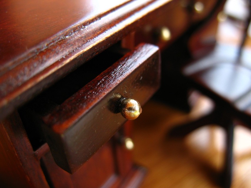 Nazwa biurko ma swój rodowód we francuskim bureau i pochodzi...