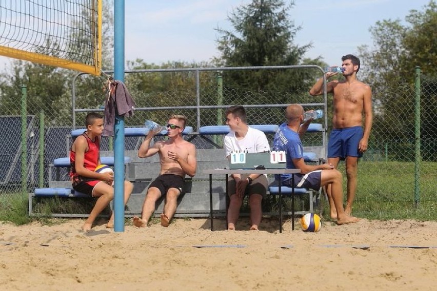 Turniej Plażowej Piłki Siatkowej Mężczyzn w Jaśle. Oj, działo się na obiektach MOSIR [ZDJĘCIA]