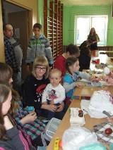 Warsztaty w Kraśniku: Mariusz Dubiel uczył dzieci, jak ozdobić pisanki ZDJĘCIA