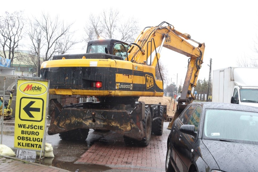 Ruszył remont ulicy Krasickiego w Radomsku. Na początek wymiana kolektora kanalizacji deszczowej