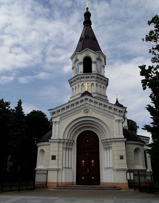 Prawosławna Cerkiew Katedralna p.w. Wszystkich Świętych, budowana w 1844-48 roku wg projektu Antoniego Gołańskiego. Widok na wejście gł&oacute;wne.
Fot. Dorota Michalczak