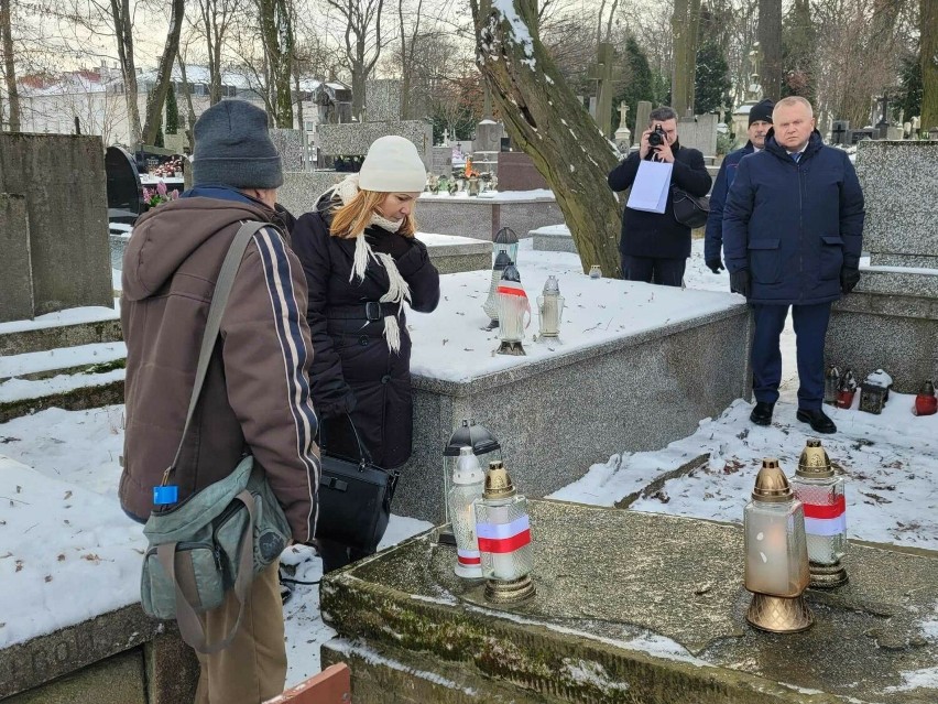Na Cmentarzu Katedralnym w Sandomierzu upamiętniono 161. rocznicę wybuchu Powstania Styczniowego. Zobacz zdjęcia