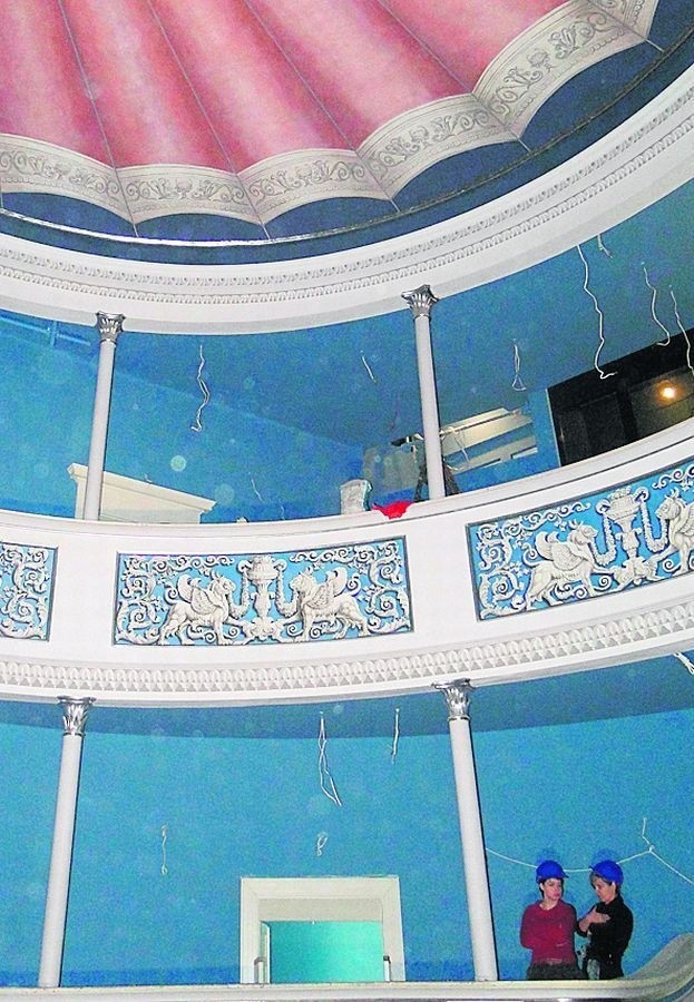 Malowidła na balkonach i suficie Teatru Zdrojowego