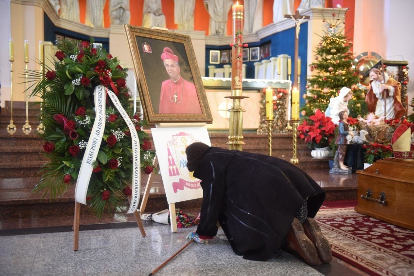 Pogrzeb biskupa Adama Dyczkowskiego. We wtorek, 26 stycznia został pochowany w krypcie gorzowskiej katedry