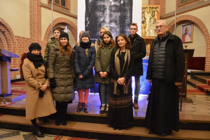 Antonina Krzysztoń z uczestnikami koncertu w kościele p.w....