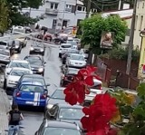 Zakorkowana ul. Szajnochy w Jaśle. Mieszkańcy skarżą się na ścisk na wąskiej ulicy. Sypią się mandaty