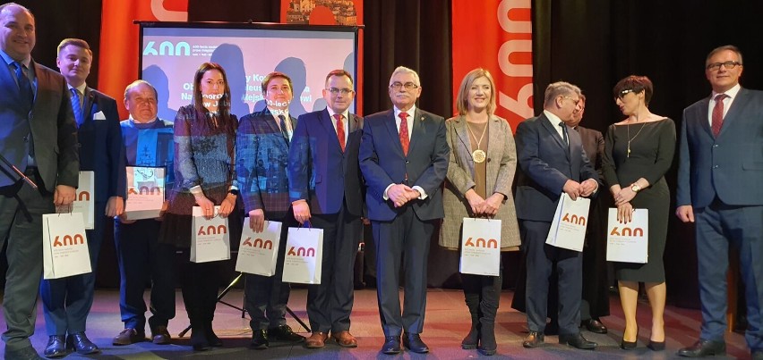 Nagrody  „Róża Przedsiębiorczości” w Łasku wręczone na uroczystej sesji