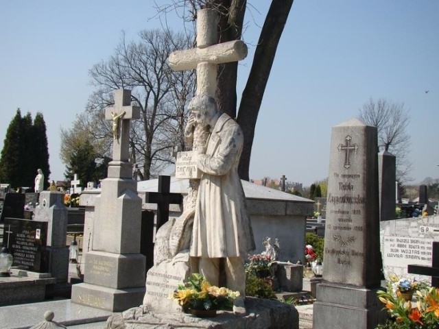 Na cmentarzu parafialnym w Oświęcimiu jest ponad 200 zabytkowych pomników i nagrobków