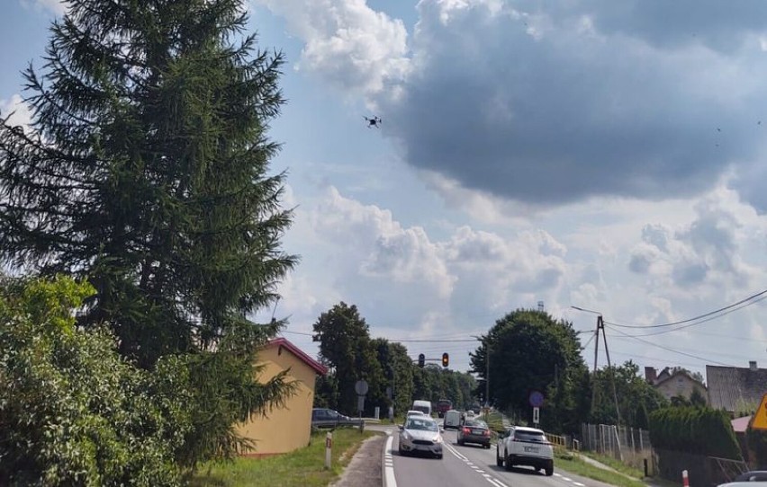 W Bożympolu Wielkim policjanci ruch drogowy kontrolowali za pomocą... drona