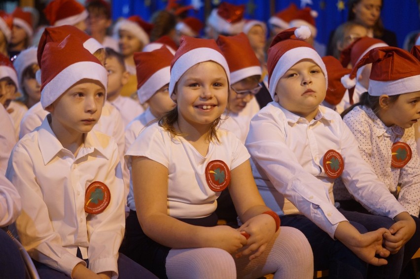 Mikołajkowy koncert z okazji Światowego Dnia Osób Niepełnosprawnych [zdjęcia]