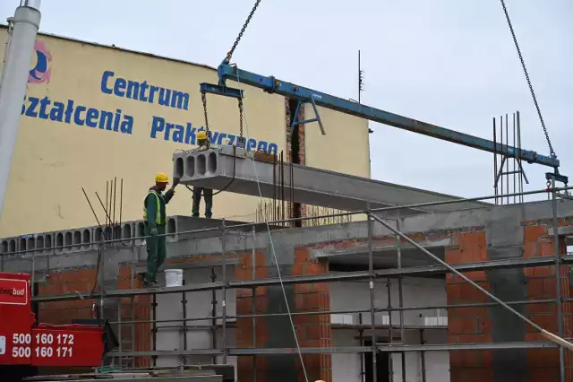 Centrum Kształcenia Zawodowego w Pleszewie zmienia swoje oblicze i to dosłownie! Trwa największa warta ponad 7 milionów złotych