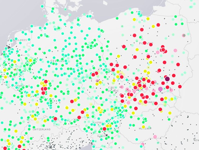 Tak wyglądała mapa smogowa Europy w sobotę późnym popołudniem. Polska w większości „czerwona”