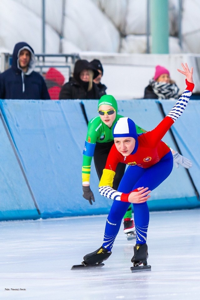 W Sanoku odbywa się III edycja Ogólnopolskich Zawodów Dzieci w łyżwiarstwie szybkim. Na torze lodowym Błonie stanęło blisko półtora setki młodych panczenistów.