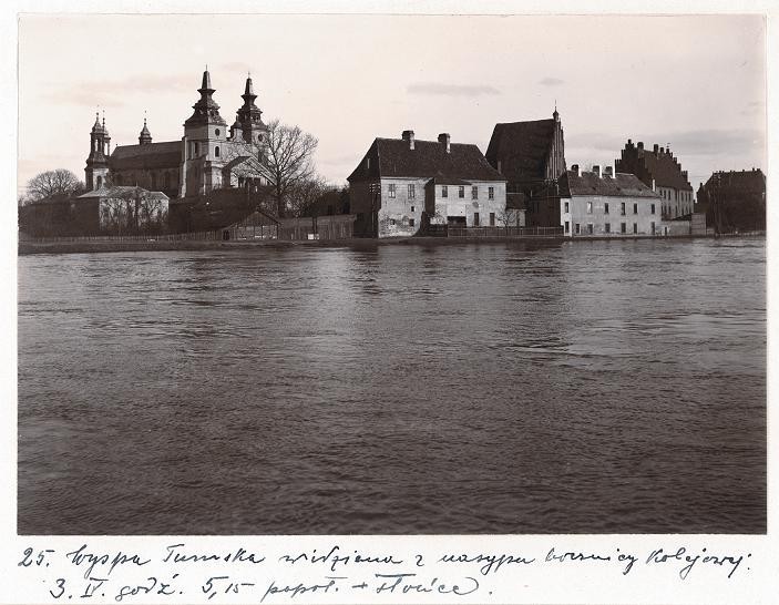 W 1924 roku  okolice katedry jak i cały niemal Poznań...