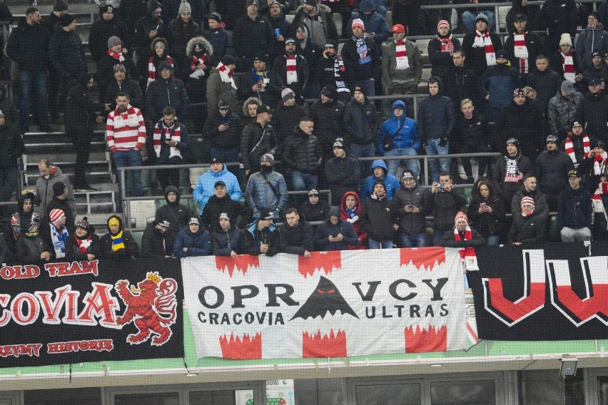 Kibice Cracovii na stadionie Legii Warszawa