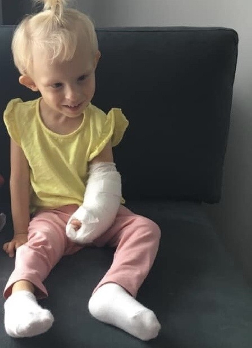 Trzyletnia Marysia w sierpniu musi przejść operację nóżki. Brakuje jej 150 tys. zł