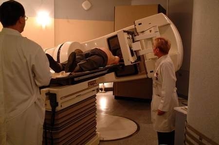 Do radioterapii radykalnej wysokospecjalistycznej  kwalifikowani są chorzy rokujący duże szanse na całkowite wyleczenie.
