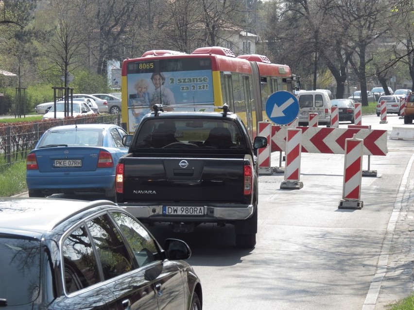 Wrocław: Zaczął się remont ul. Kochanowskiego (ZDJĘCIA)