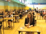 Dziś pierwszy dzień egzaminu maturalnego. Maturzyści właśnie piszą z języka polskiego [ZDJĘCIA]
