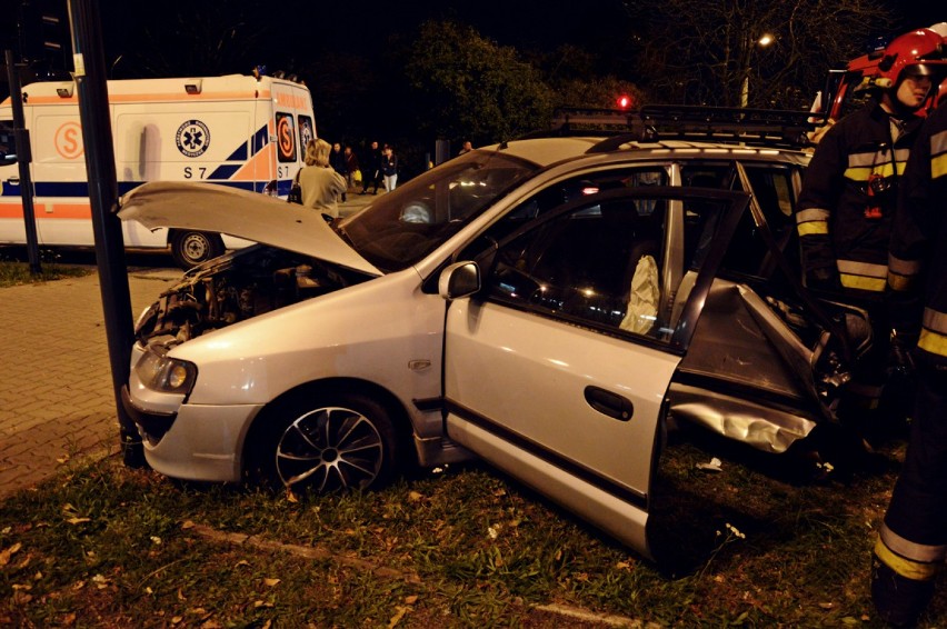 Wypadek na al. Politechniki w Łodzi: dwa samochody zderzyły się ze sobą, 2.10.2015