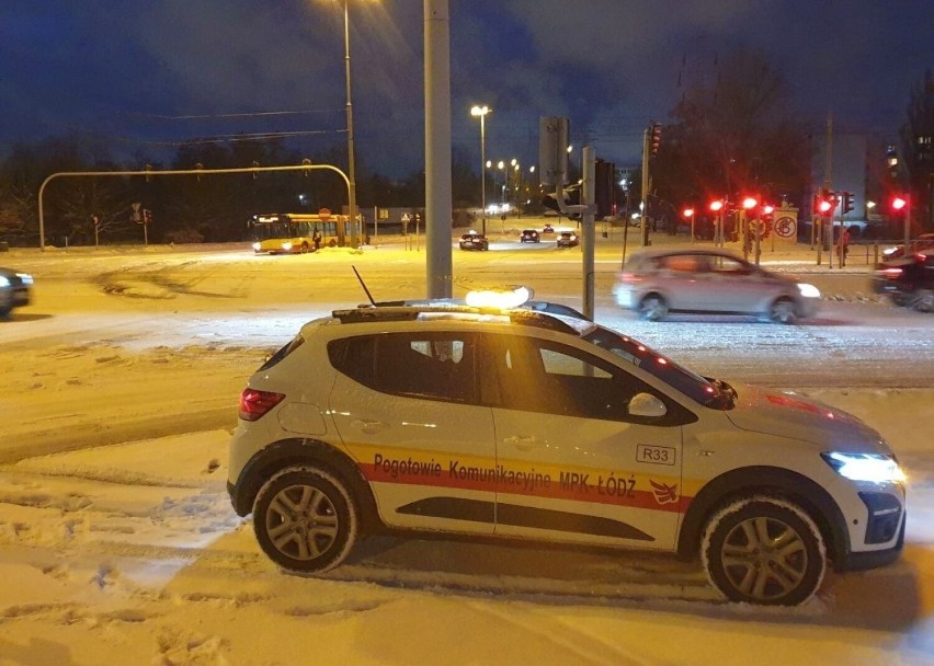 Na skrzyżowaniu Lodowej i Przybyszewskiego autobus utknął na...