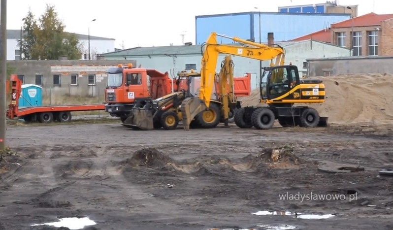 Letnia estrada koncertowa powstaje na zapleczu Domu Rybaka