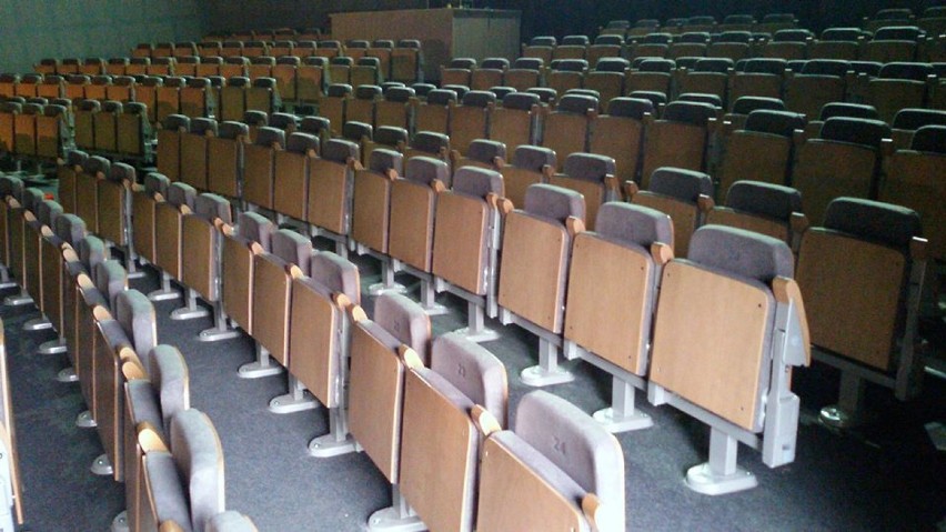 W sali widowiskowej WCK zamontowano nowe fotele