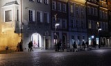 Poznań: Nocna akcja policji na Starym Rynku. Ukarano 137 osób