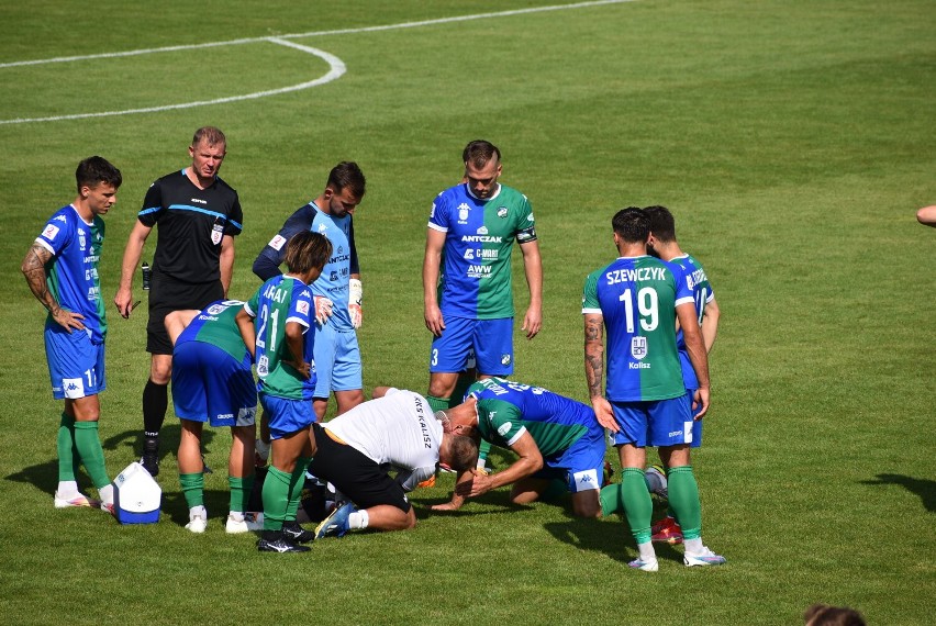 Piłkarz KKS Kalisz zasłabł w szatni i trafił do szpitala