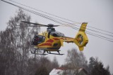 Wypadek w Leszczynach. 70-letni mężczyzna spadł z drabiny. Śmigłowcem Lotniczego Pogotowia Ratunkowego zabrano go do szpitala