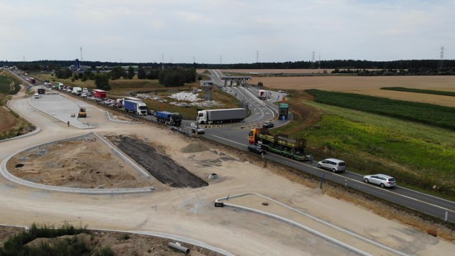 Tak wygląda postęp prac przy przebudowie drogi krajowej nr 45 na odcinku Rogów Opolski - Dąbrówka Górna.