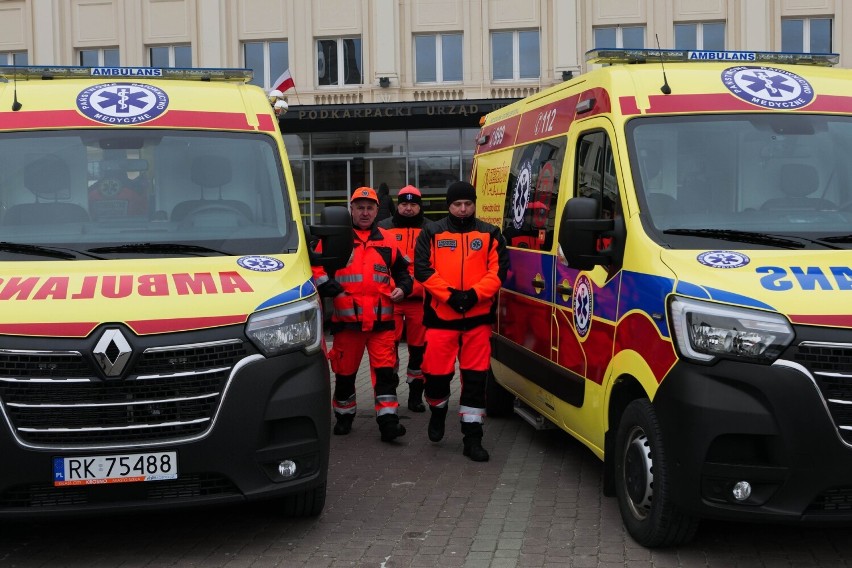 Nowe karetki będą służyć pacjentom na Podkarpaciu.