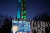 Happening "Święto Pracy Nocą" przed pomnikiem Czynu Rewolucyjnego na Zdrowiu [ZDJĘCIA]