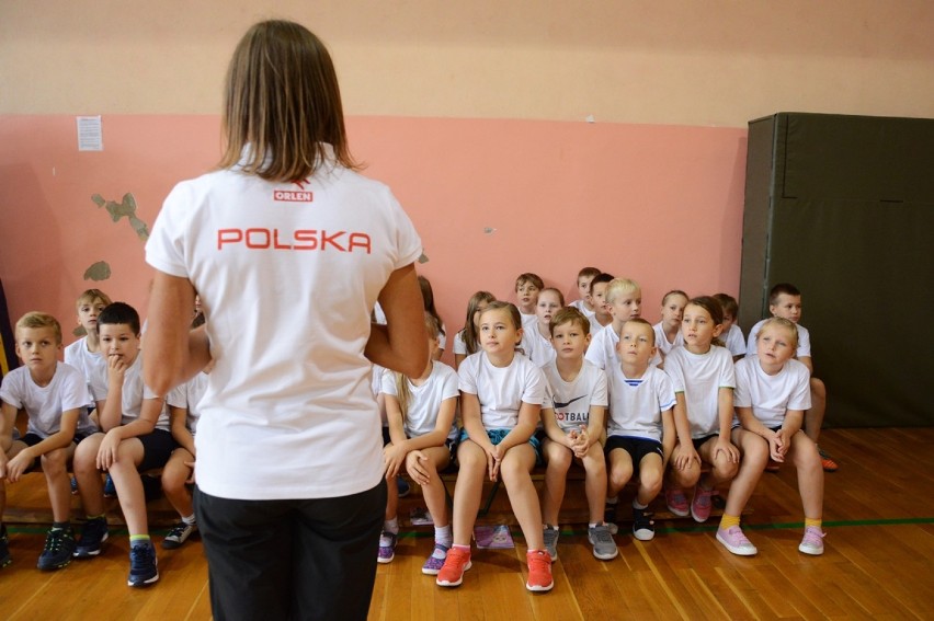Bełchatów: Ola Gaworska nauczycielką w-f w Szkole Podstawowej nr 12 [ZDJĘCIA, FILM]