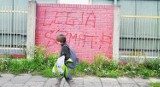 Kraków: bluzgi na murach wciąż straszą
