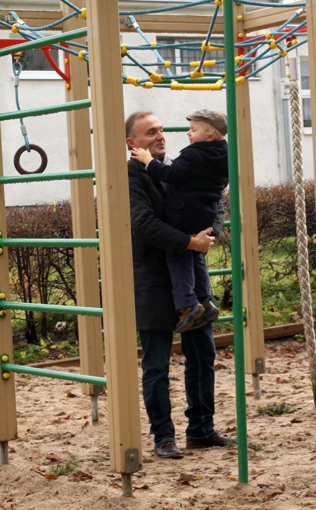 Na nowym placu zabaw w Wiczlinie bawił już prezydent Szczurek z rodziną.