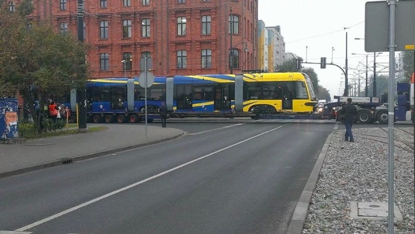Pierwszy skład tramwajów PESA już w Toruniu! Zobacz jak...