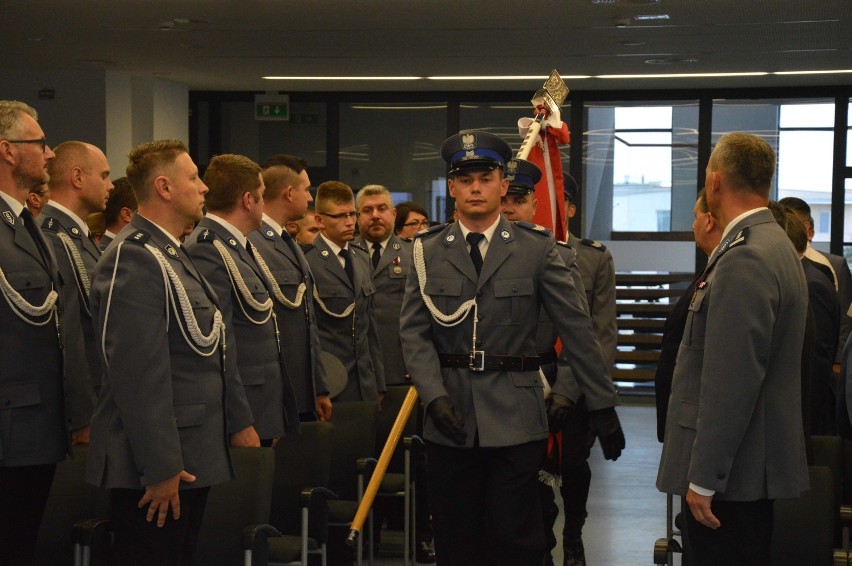 Święto policji 2018 w Malborku [ZDJĘCIA]. Awanse, nagrody, odznaczenia i życzenia, by "nosić mundur z podniesioną głową"