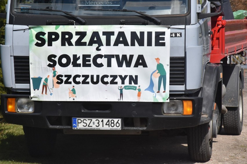 Gm. Szamotuły. Wielkie sprzątanie Szczuczyna i rodzinne sadzenie młodych drzew