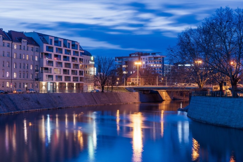 Zobacz nowy apartamentowiec nad Odrą. Za ile możesz kupić tu mieszkanie?