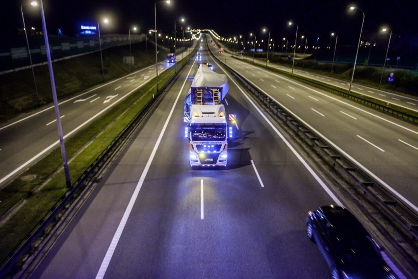 21.05.2020 gdansk
gdanskie obwodnica - nocny transport...