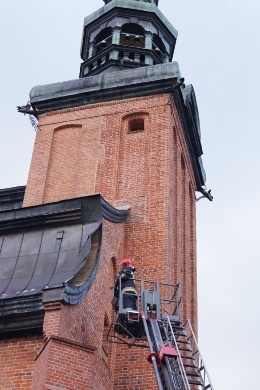 Wiatr naruszył blachę w kolegiacie