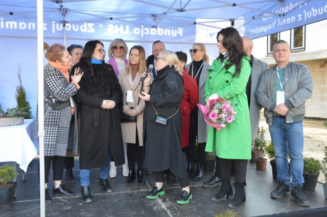 W niedzielę 19 marca minęła druga rocznica rozpoczęcia budowy pierwszego w powiecie lęborskim hospicjum stacjonarnego w Pogorzelicach. Z tej okazji władze Fundacji Lęborskie Hospicjum Stacjonarne zaprosiły na spotkanie w miejscu budowy.