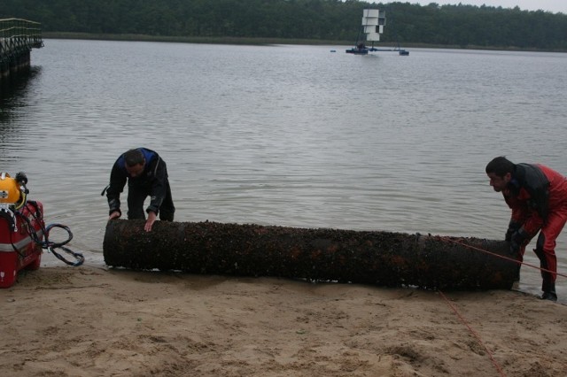 Jeziora w Poznaniu - Wyciągnęli pięciometrową rurę
