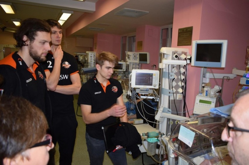 Jastrzębski Węgiel: siatkarze odwiedzili dzieci w szpitalu