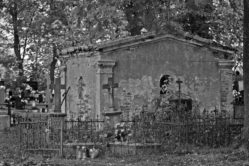 Cmentarz Parafialny w Łobżenicy przed Wszystkimi Świętymi[ZOBACZ ZDJĘCIA]