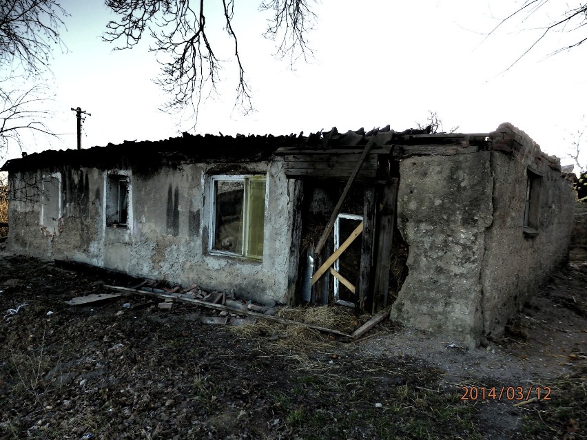 Rzym (gmina Gniew): Zawalił się dach budynku mieszkalnego. 8 osób ewakuowanych [ZDJĘCIA]