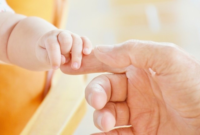 Urlopem rodzicielskim trzeba będzie się podzielić. Dwa miesiące urlopu dla ojców. PE przegłosował zmiany [ZMIANY, 5.04]